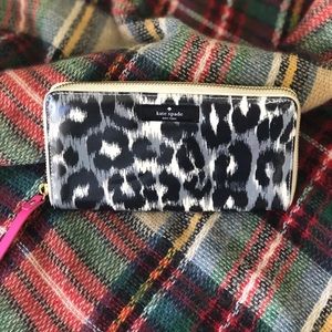Authentic Kate spade ♠️ zip wallet